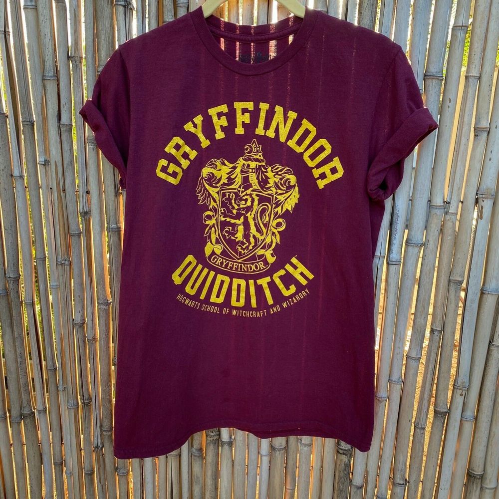 Harry Potter Gryffindor  graphic tee  size M